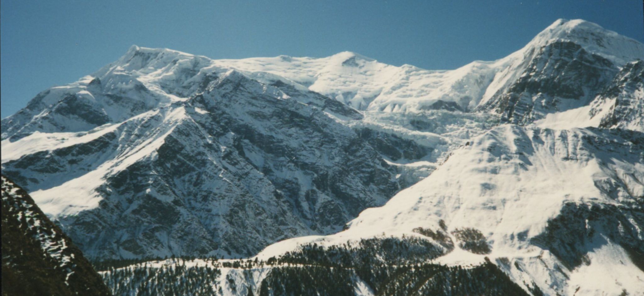 Annapurna Himal on ascent from Manang to Tharong La