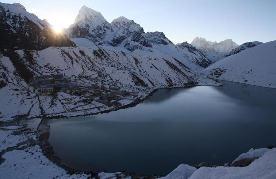 Gokyo Lake , Gokyo Village and Cholatse ( 6440m ) and Taboche ( 6501m ) from Gokyo Ri