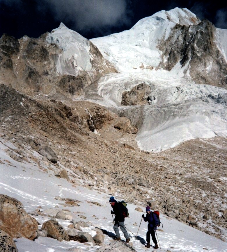 Final slopes to Larkya La