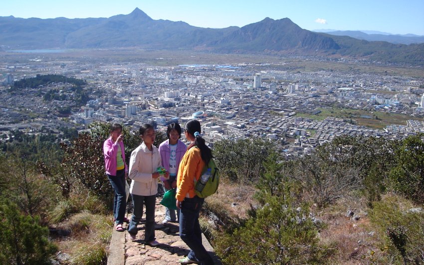 Lijiang on ascent of Xiang Shan ( Elephant Hill )