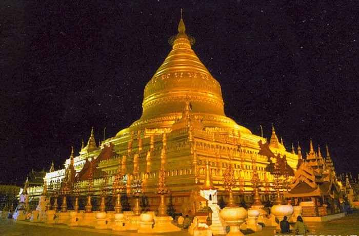 Shwezigon Paya illuminated at night