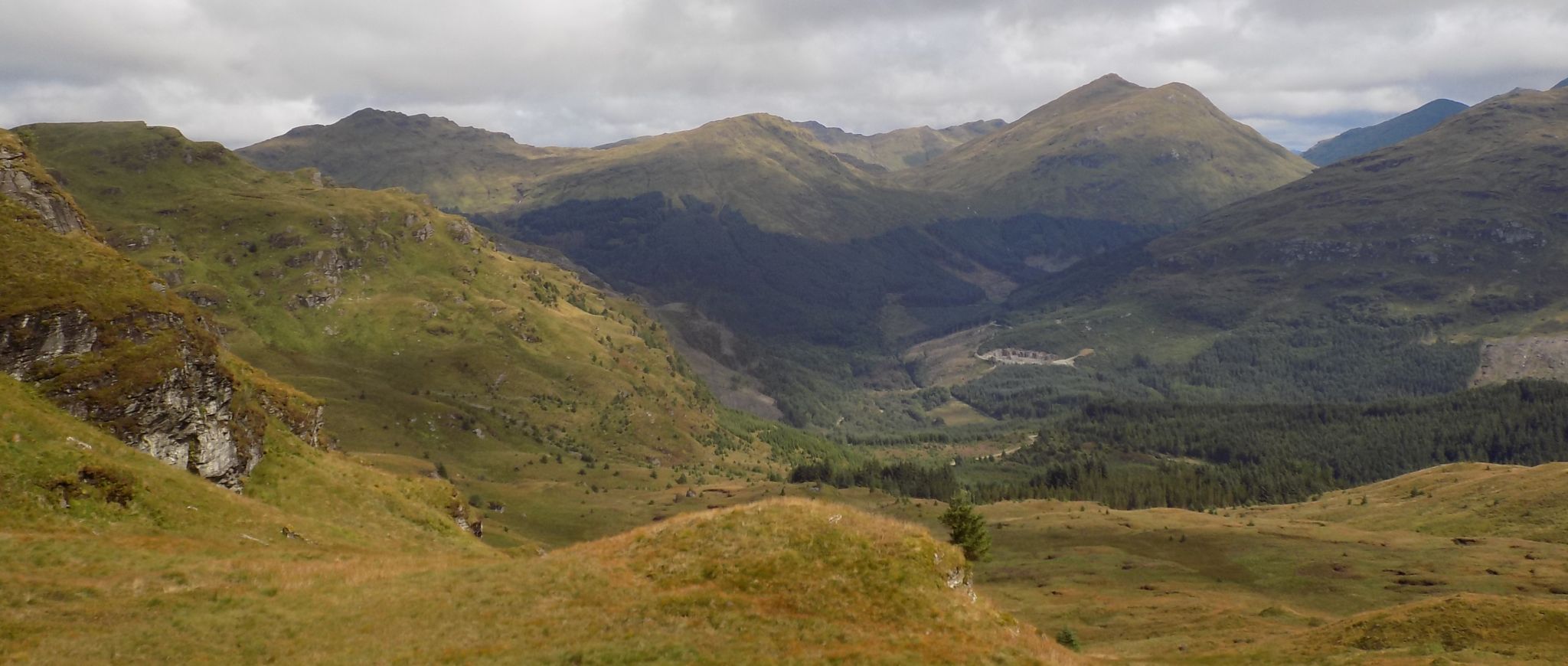 Peaks of the Arrochar Alps on ascent of Beinn Tharsuinn