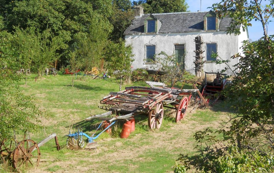 Farm house on route from Cardross to Balloch