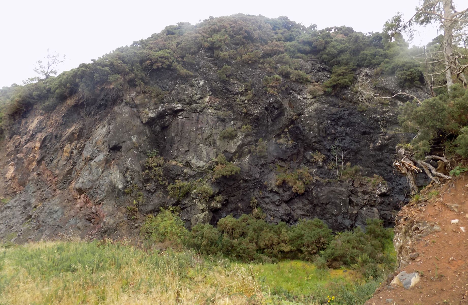 Rock face on Catythirsty Hill at Catythirsty Well