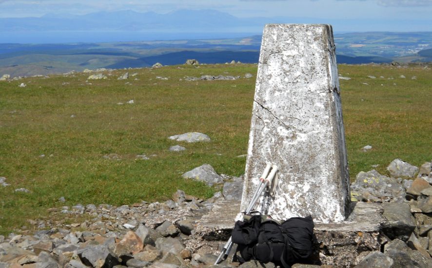 Culsharg bothy beneath Benyellary on the ascent route to The Merrick