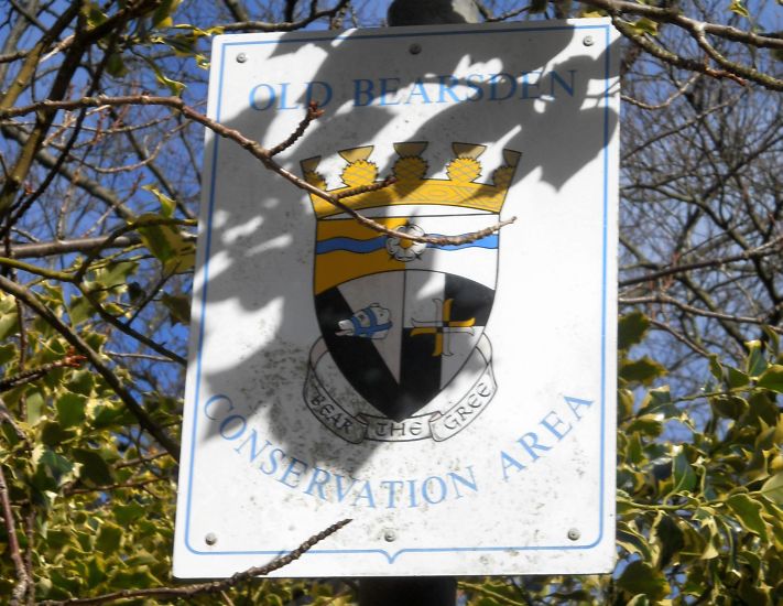 Signpost in Old Bearsden