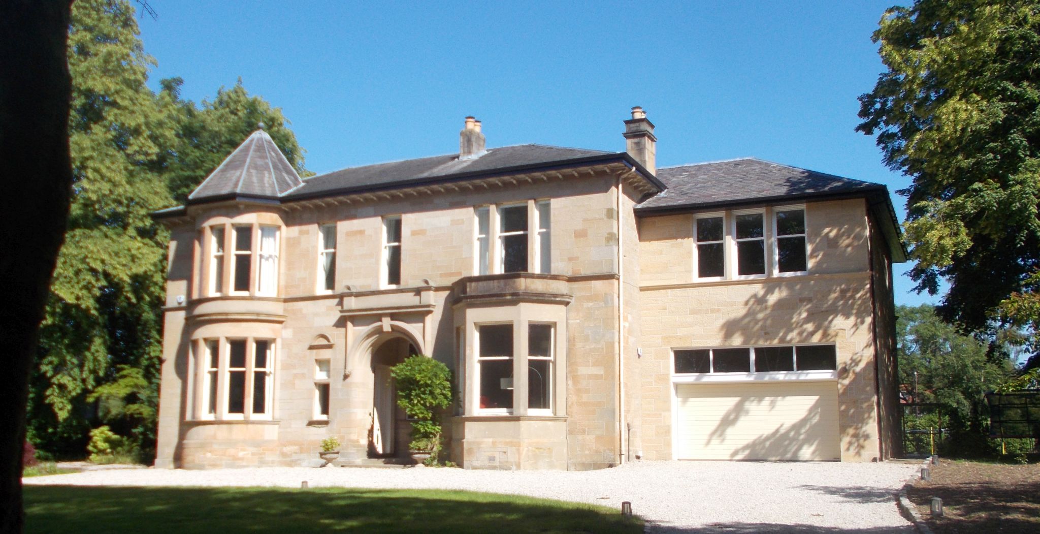 Villa in Manse Road in Bearsden