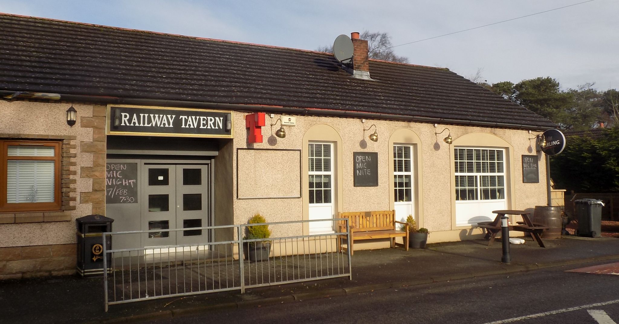 The Railway Tavern pub in Caldercruix