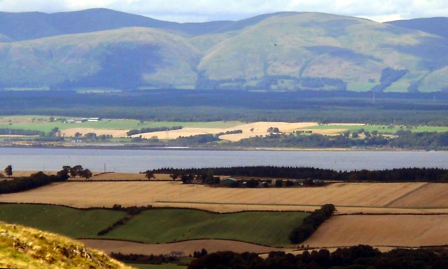 The Ochils and the Firth of Forth from Cockleroy Hill