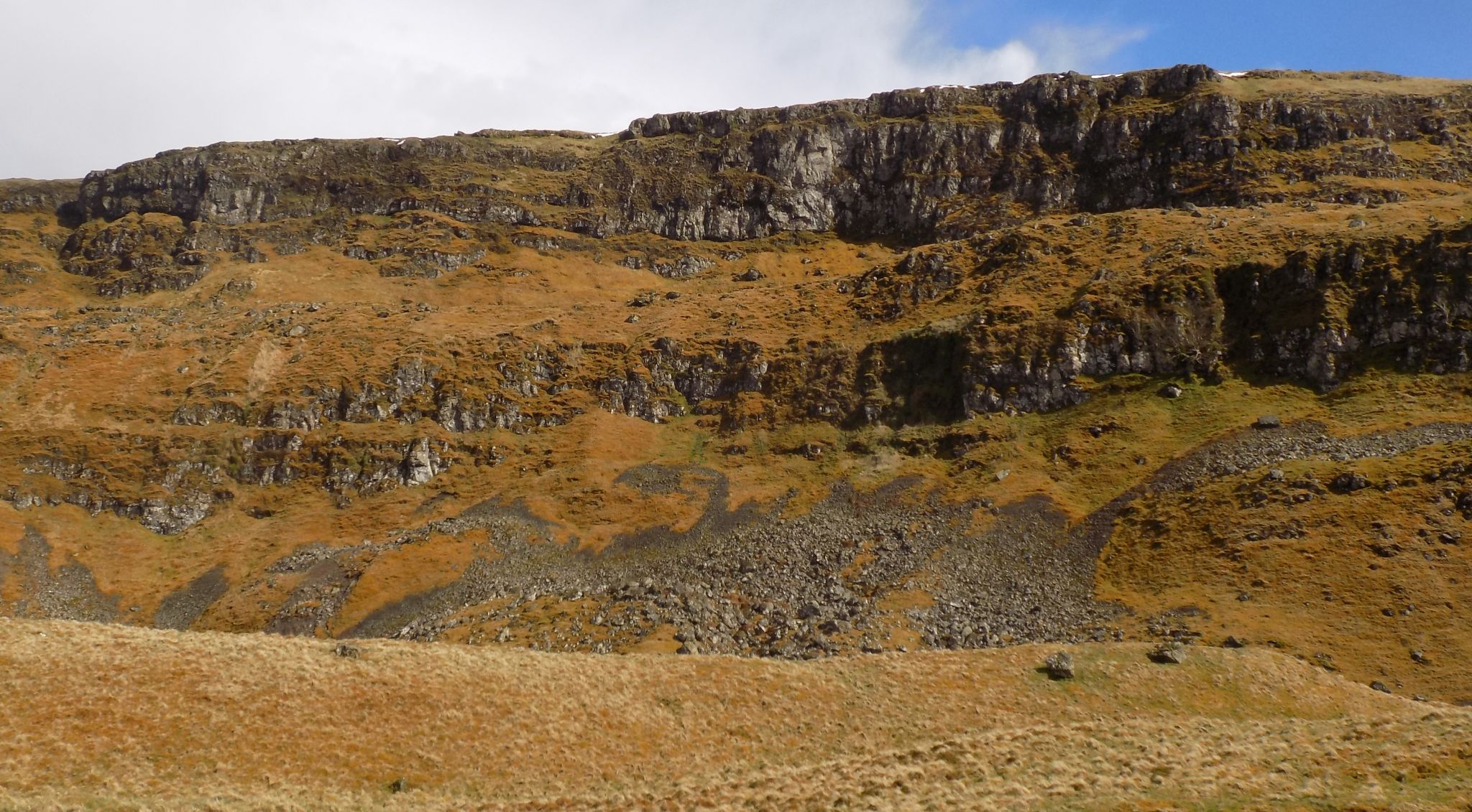 Escarpment beneath Stronend