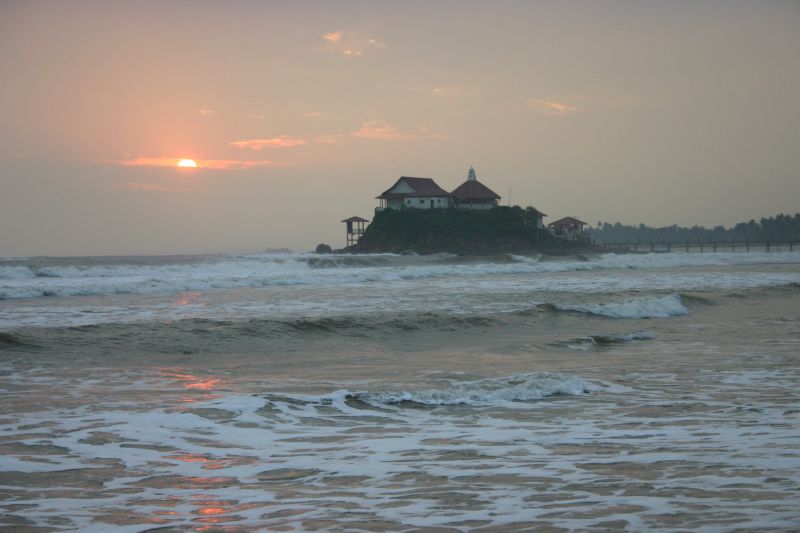 Sunset on Parey Duwa Buddhist Temple on islet at Matara