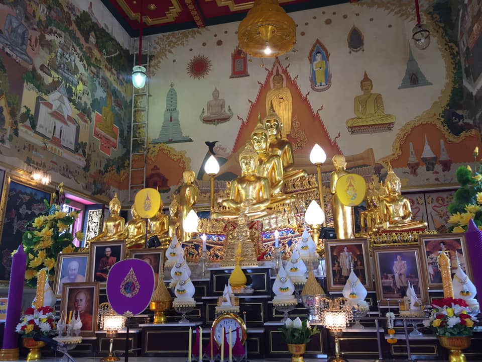 Standing Buddha at Wat Intharawihan in Bangkok