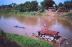 Phitsanulok_houseboat.jpg